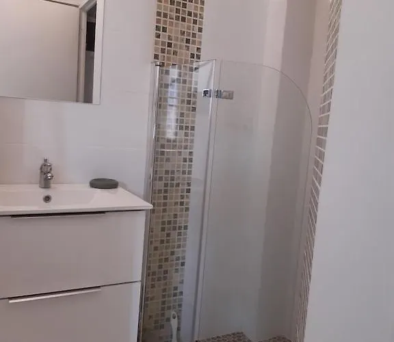 דירה Confortable Bord De